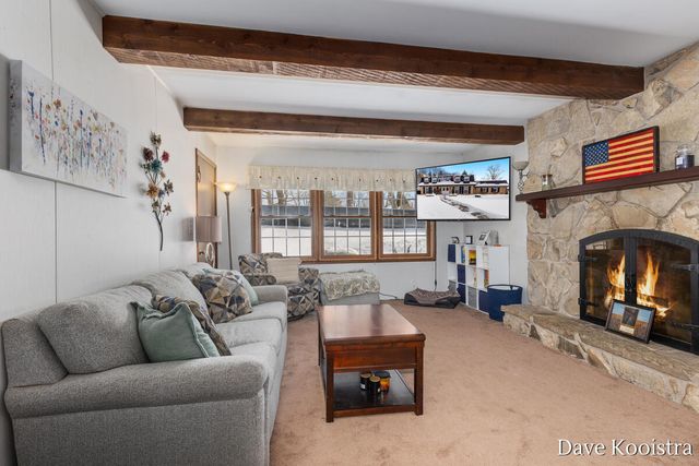 907 N Glenwood Drive, Hastings, MI 49058