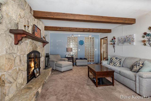 907 N Glenwood Drive, Hastings, MI 49058