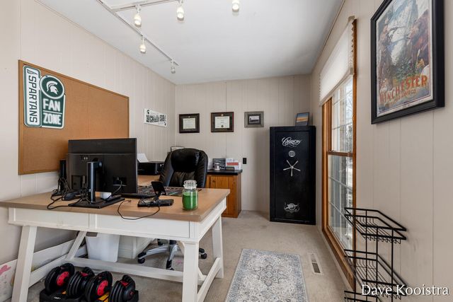 907 N Glenwood Drive, Hastings, MI 49058