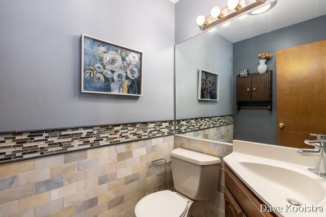 907 N Glenwood Drive, Hastings, MI 49058