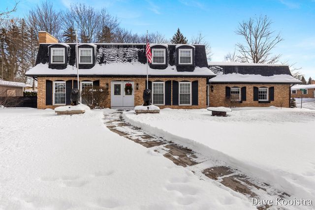 907 N Glenwood Drive, Hastings, MI 49058