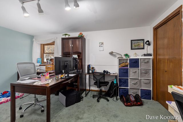 907 N Glenwood Drive, Hastings, MI 49058