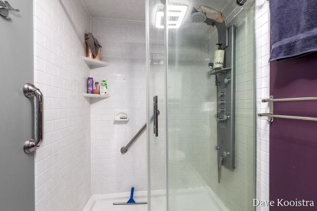 907 N Glenwood Drive, Hastings, MI 49058