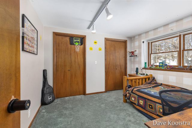 907 N Glenwood Drive, Hastings, MI 49058