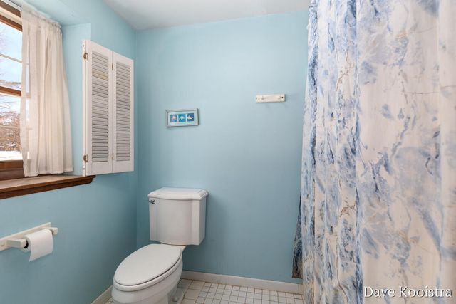 907 N Glenwood Drive, Hastings, MI 49058