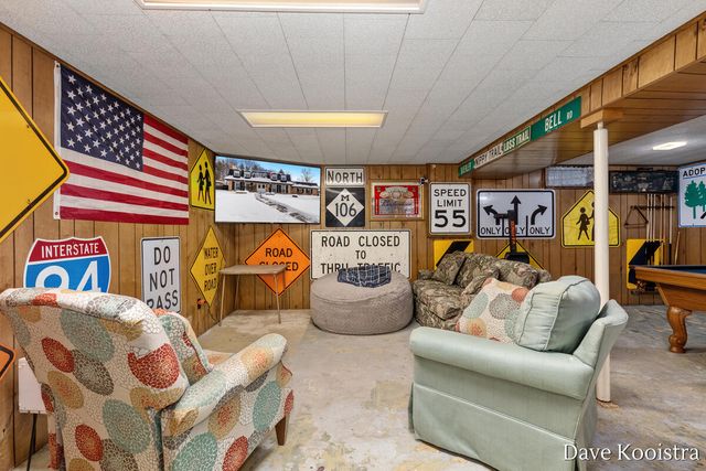 907 N Glenwood Drive, Hastings, MI 49058