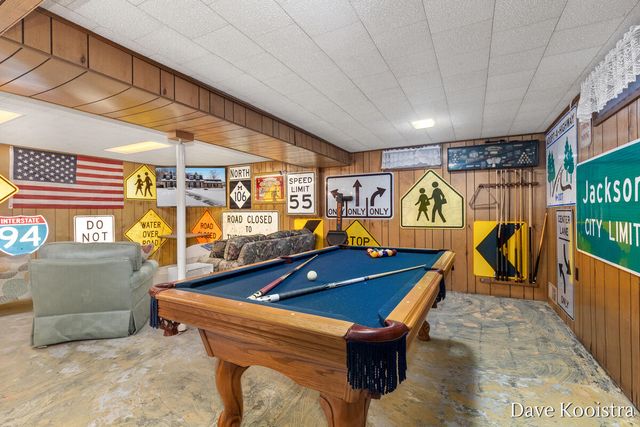 907 N Glenwood Drive, Hastings, MI 49058