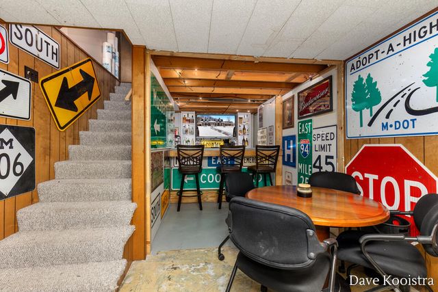 907 N Glenwood Drive, Hastings, MI 49058