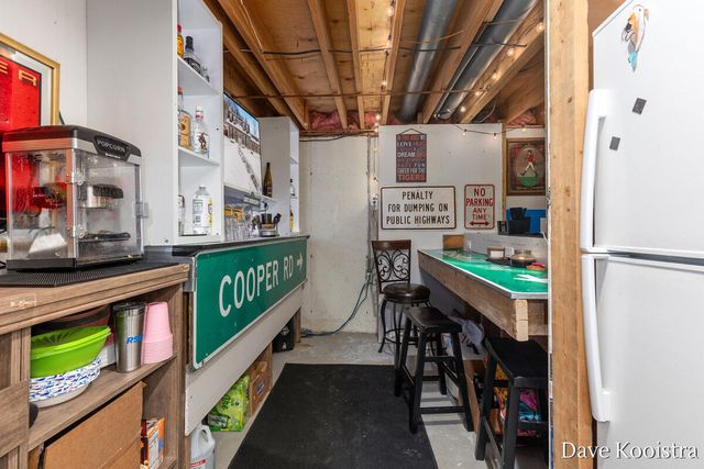 907 N Glenwood Drive, Hastings, MI 49058