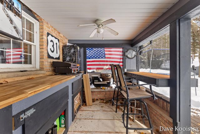 907 N Glenwood Drive, Hastings, MI 49058