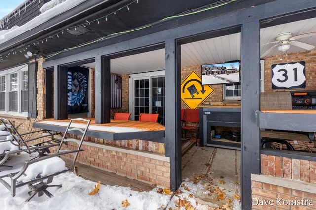 907 N Glenwood Drive, Hastings, MI 49058