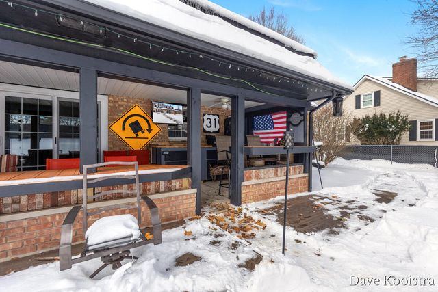 907 N Glenwood Drive, Hastings, MI 49058