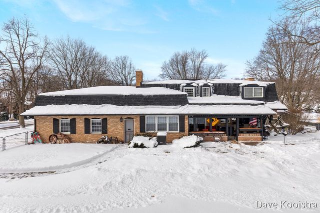 907 N Glenwood Drive, Hastings, MI 49058