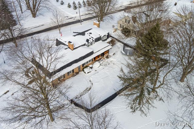 907 N Glenwood Drive, Hastings, MI 49058