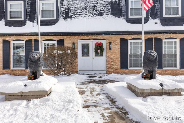 907 N Glenwood Drive, Hastings, MI 49058