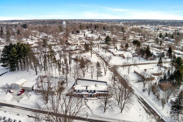 907 N Glenwood Drive, Hastings, MI 49058