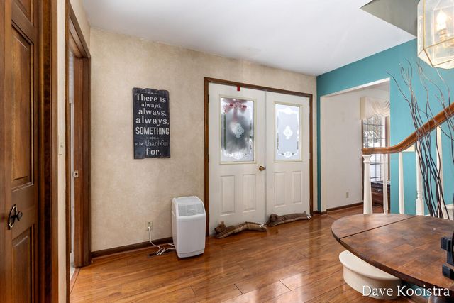 907 N Glenwood Drive, Hastings, MI 49058