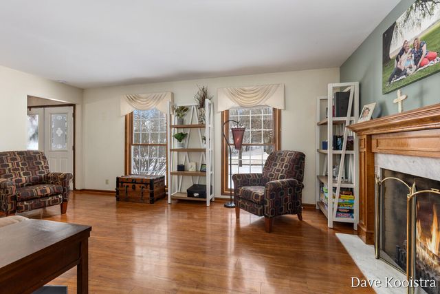 907 N Glenwood Drive, Hastings, MI 49058