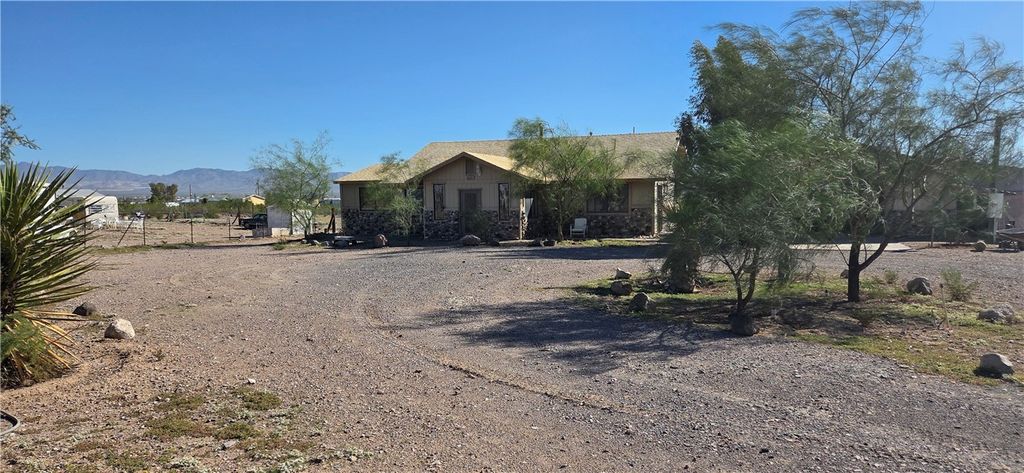 820 S Elfrida Road, Golden Valley, AZ 86413
