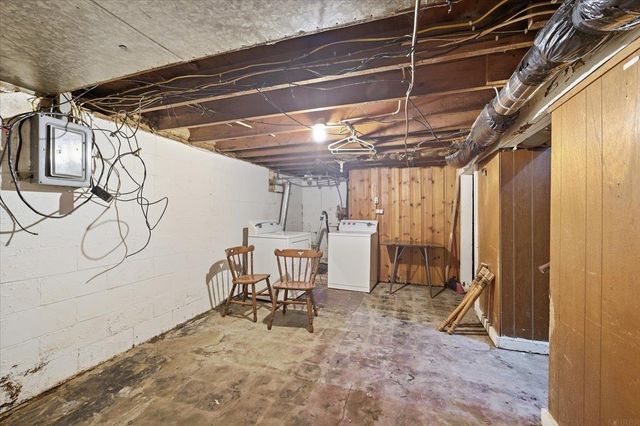 744 Central Avenue, Evansdale, IA 50707