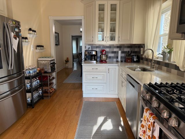 6121 N Mozart Street 2, Chicago, IL 60659