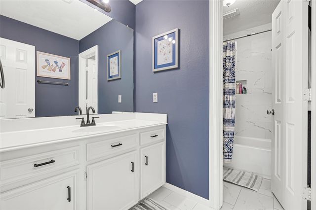 1211 Ridgewood Place, Houston, TX 77055