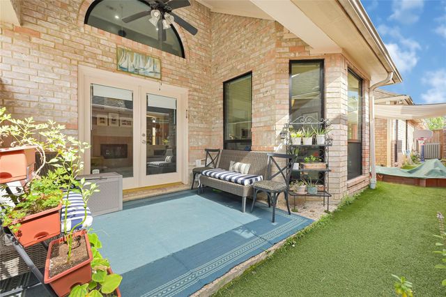 1211 Ridgewood Place, Houston, TX 77055