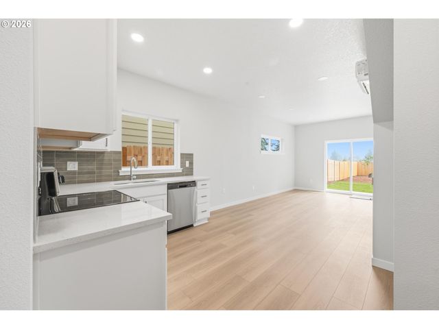 1228 Se 151 St Ave, Portland, OR 97233