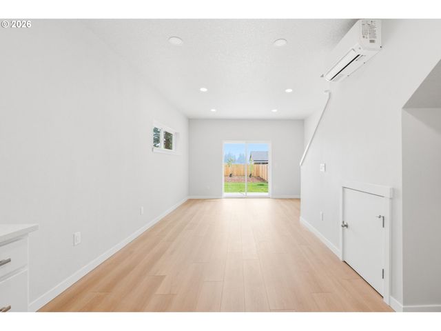 1228 Se 151 St Ave, Portland, OR 97233