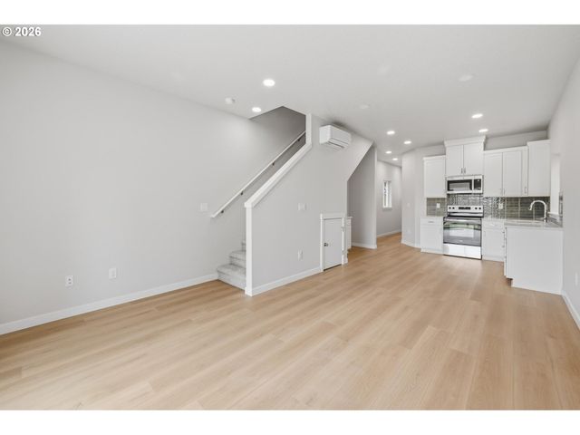 1228 Se 151 St Ave, Portland, OR 97233