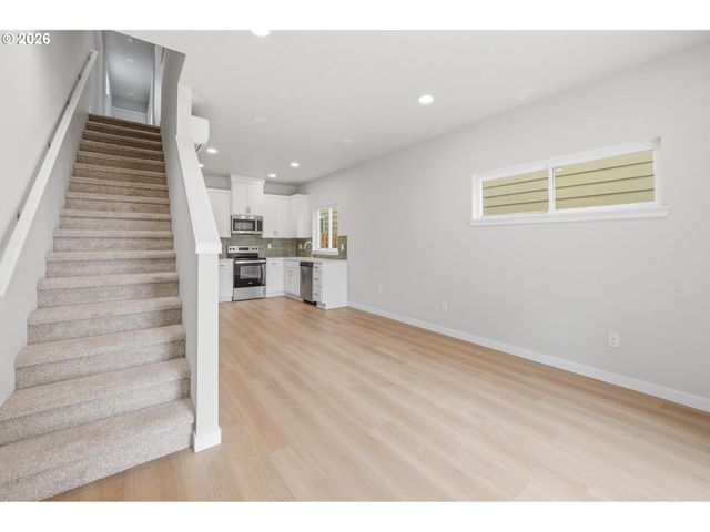 1228 Se 151 St Ave, Portland, OR 97233