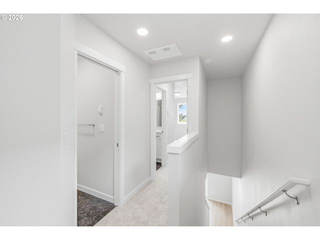 1228 Se 151 St Ave, Portland, OR 97233