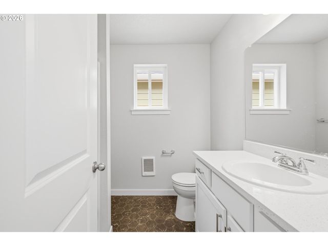 1228 Se 151 St Ave, Portland, OR 97233