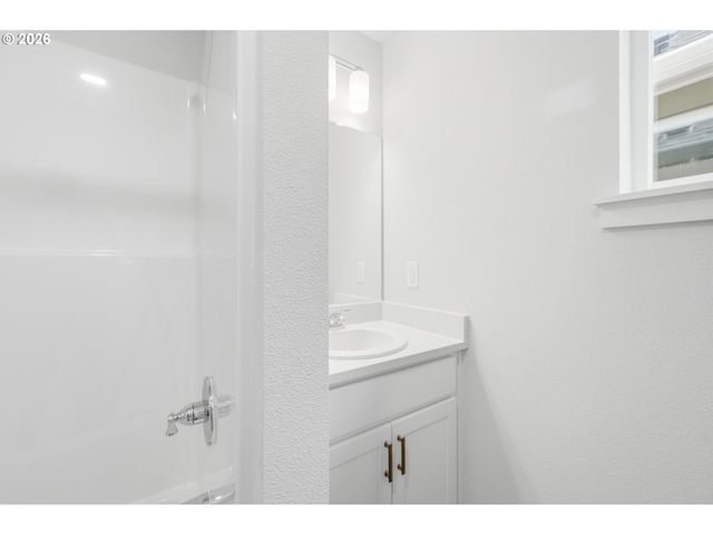 1228 Se 151 St Ave, Portland, OR 97233