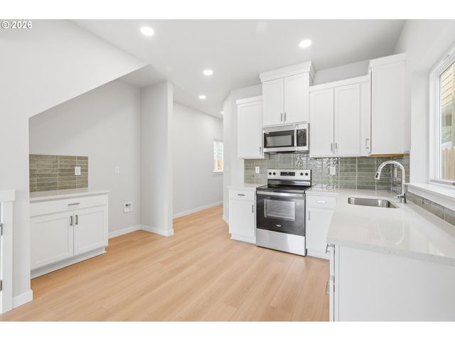 1228 Se 151 St Ave, Portland, OR 97233