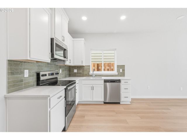 1228 Se 151 St Ave, Portland, OR 97233