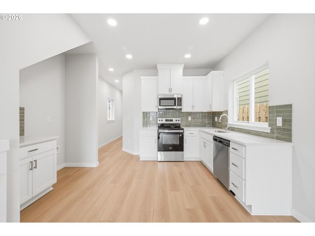1228 Se 151 St Ave, Portland, OR 97233