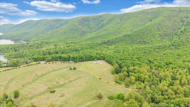 268 Sweetwater Bay DR, Penhook, VA 24137