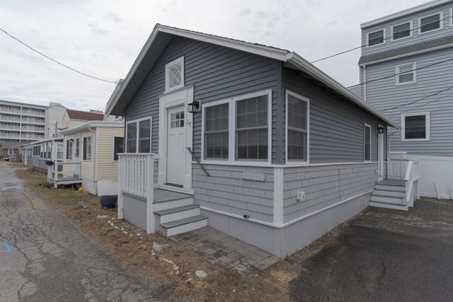 17 Kentville Terrace, Hampton, NH 03842