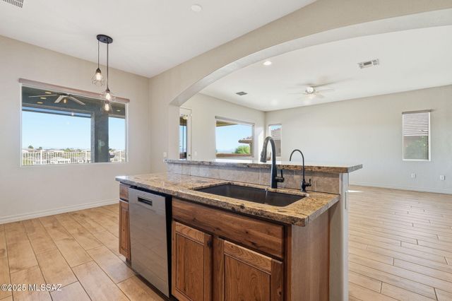 1890 W Acacia Bluffs Drive, Green Valley, AZ 85622