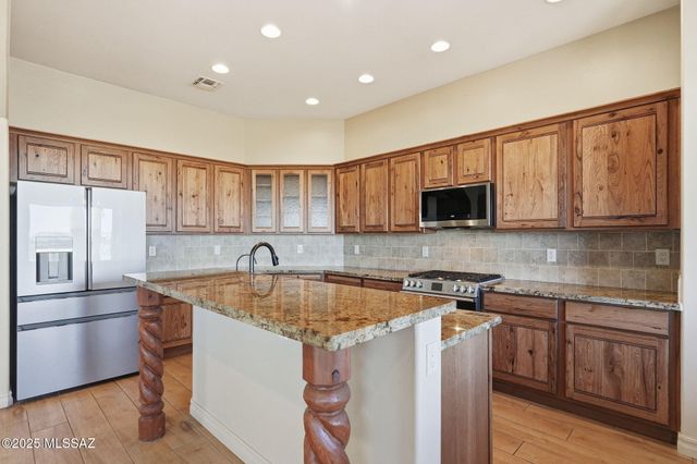 1890 W Acacia Bluffs Drive, Green Valley, AZ 85622