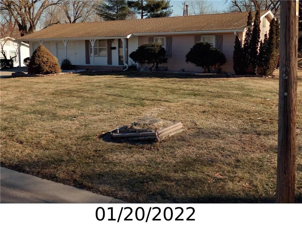 6925 Earnshaw Street, Shawnee, KS 66216