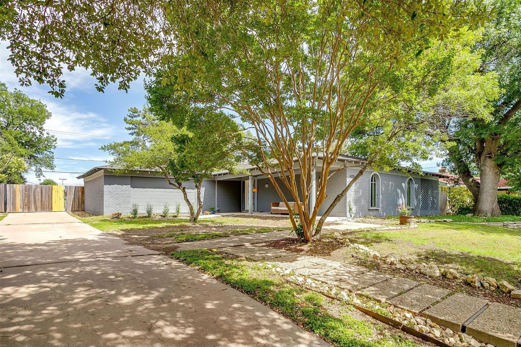 6325 Wallingford Drive, Fort Worth, TX 76133