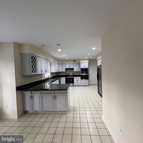 3502 HOLLY RD, Annandale, VA 22003