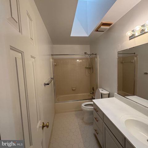 3502 HOLLY RD, Annandale, VA 22003