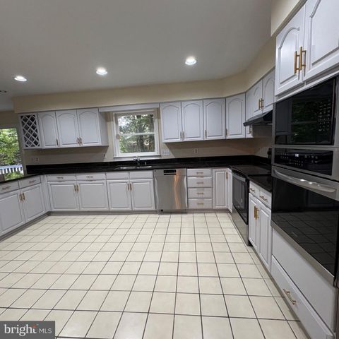 3502 HOLLY RD, Annandale, VA 22003