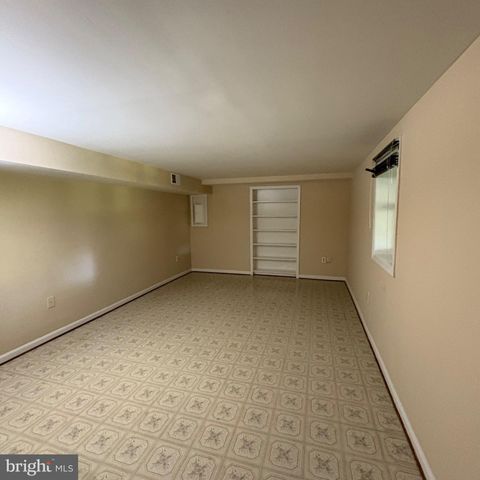 3502 HOLLY RD, Annandale, VA 22003