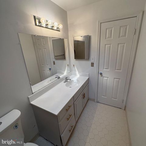 3502 HOLLY RD, Annandale, VA 22003