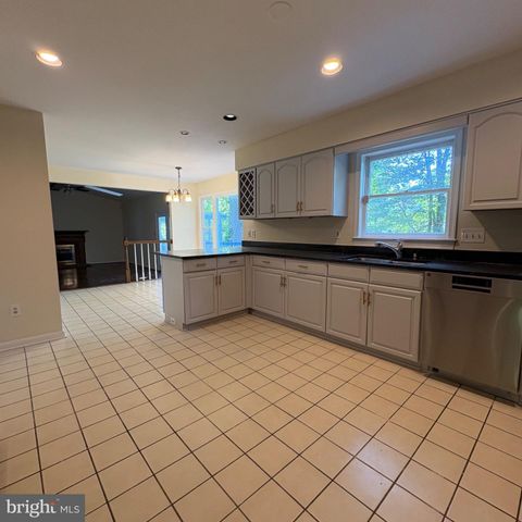 3502 HOLLY RD, Annandale, VA 22003