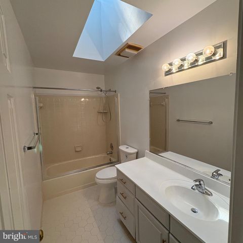 3502 HOLLY RD, Annandale, VA 22003